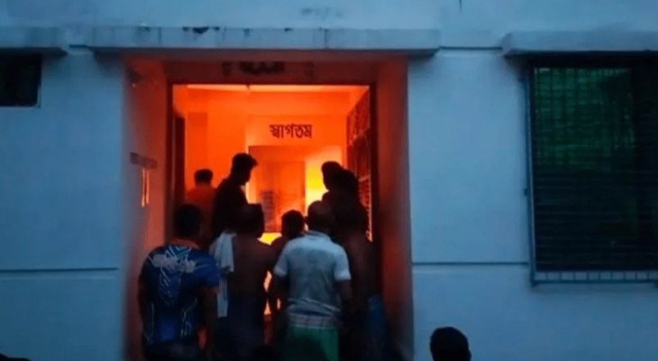 সাভারে কেমিক্যাল কারখানায় ভয়াবহ আগুন, ফায়ার সার্ভিস সদস্যসহ আহত ৫